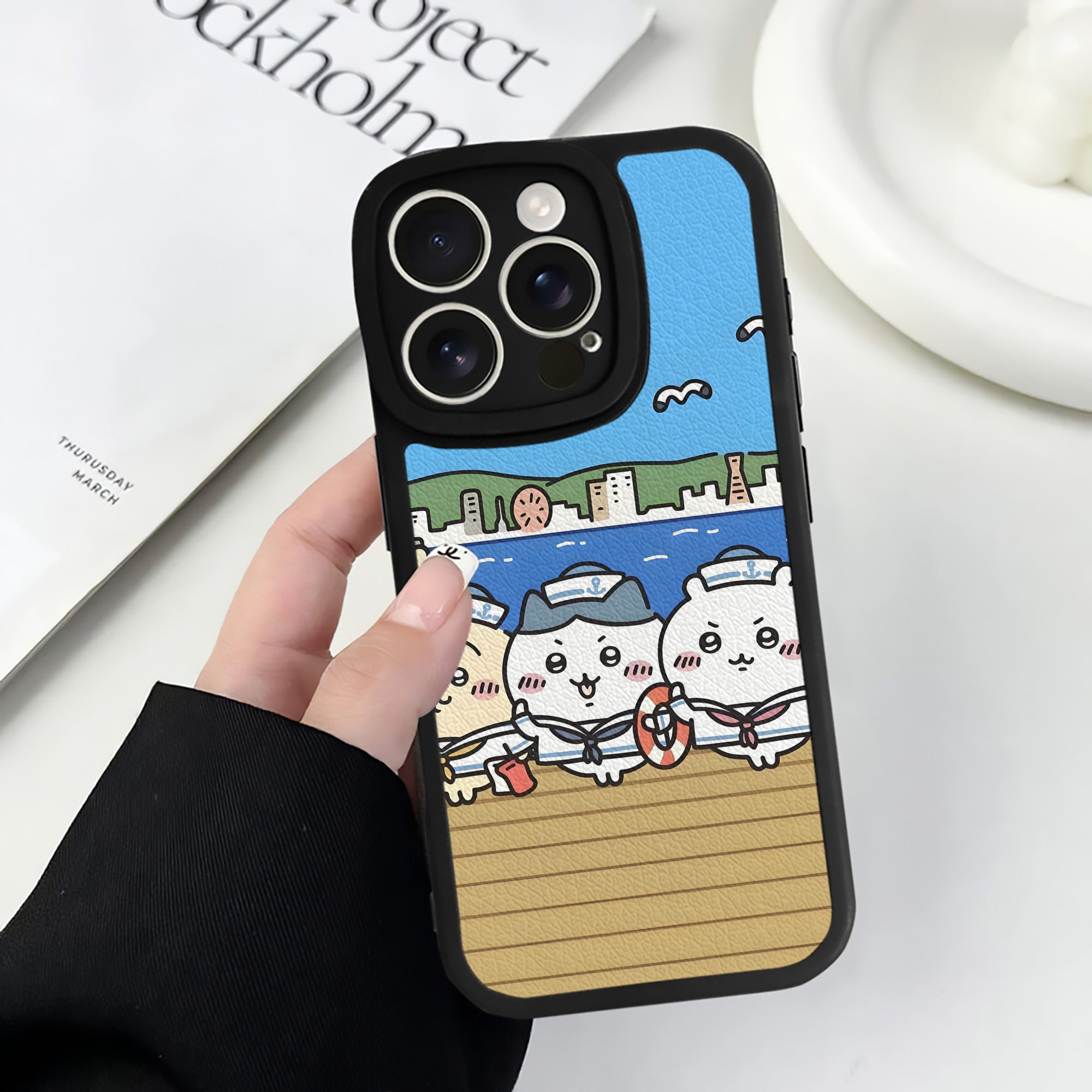 （画像用） ちいかわ Chii-kawa 【iPhone 16シリーズ対応】シリコンスマホケース（レザー調） 材質：シリコン